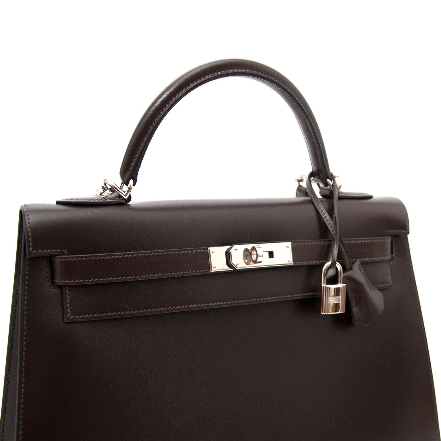 Excellent Condition

Hermes Kelly Chocolate 32  + Strap

The iconic Hermes Kelly made out of boxcalf leather in a beatifull chocolate color with silver harware. Comes with a strap so can be worn as shoulder or crossbody bag. Hermès boxcalf leather