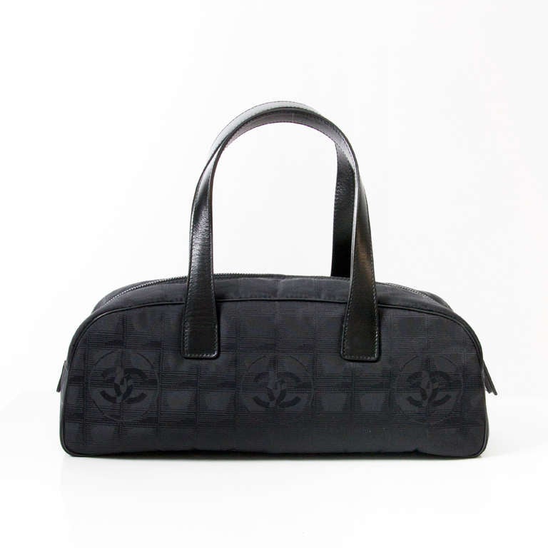 Chanel Black Nylon Handbag In Excellent Condition In Antwerp, BE