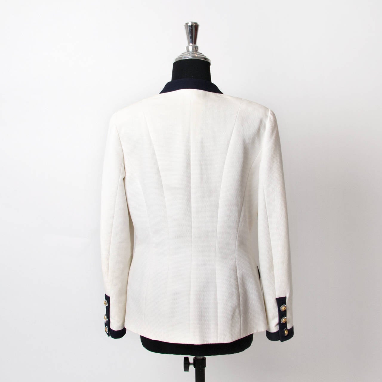 Chanel Vintage White And Navy Blazer In Good Condition In Antwerp, BE