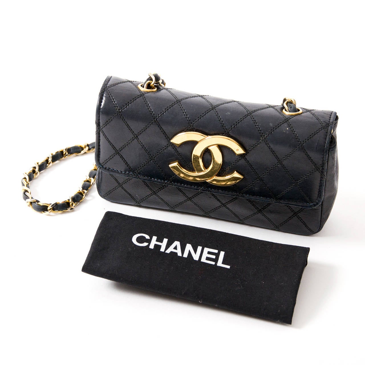 Chanel Vintage Small Quilted Black Flap Bag In Excellent Condition In Antwerp, BE