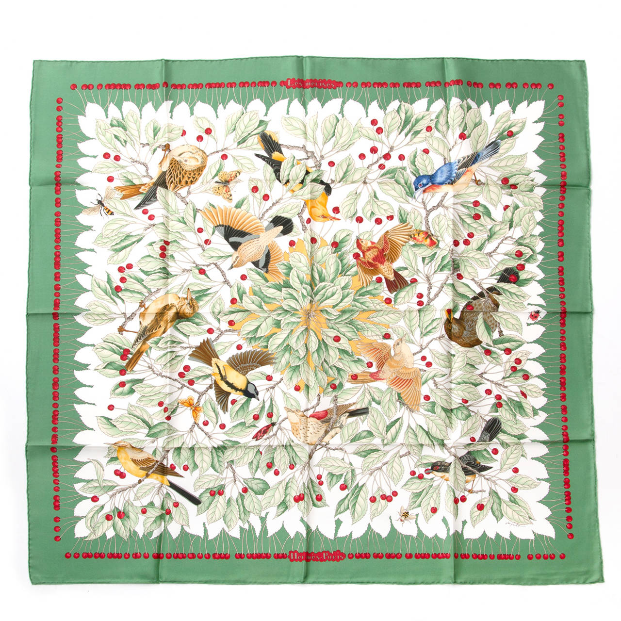 Hermès 'Les merises' carré scarf

This Hermès scarf is called 'les merises' and has a beautiful tropical print with birds and leaves.

Made out of 100% silk.