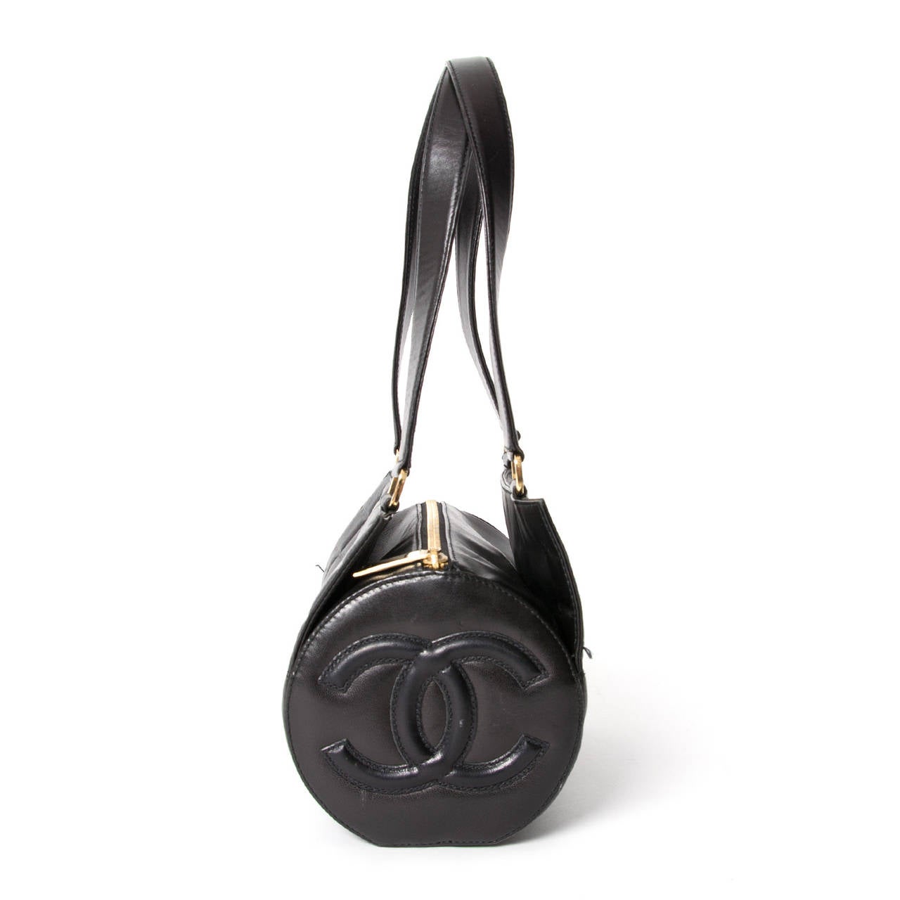Chanel Black Round Leather Handbag

This little black Chanel bag matches every outfit. The size of the bag is perfect to fit all your daily essentials. 

The bag is accented with goldplated details. There are four studs on the bottom of the bag