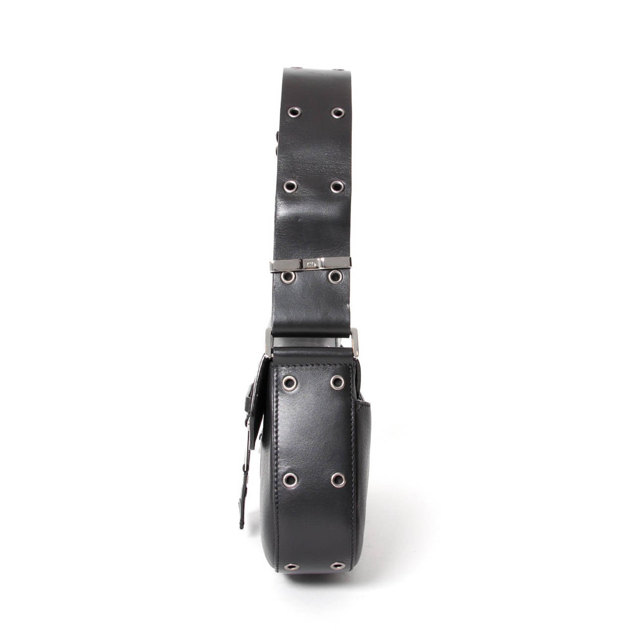 Dior Black Leather Street Chic Reporter Handbag

This black leather handbag is the perfect bag for a night out as it can also be worn as a shoulderbag.

The shoulderstrap of the bag is adjustable. The bag closes with a magnetic pushbutton and