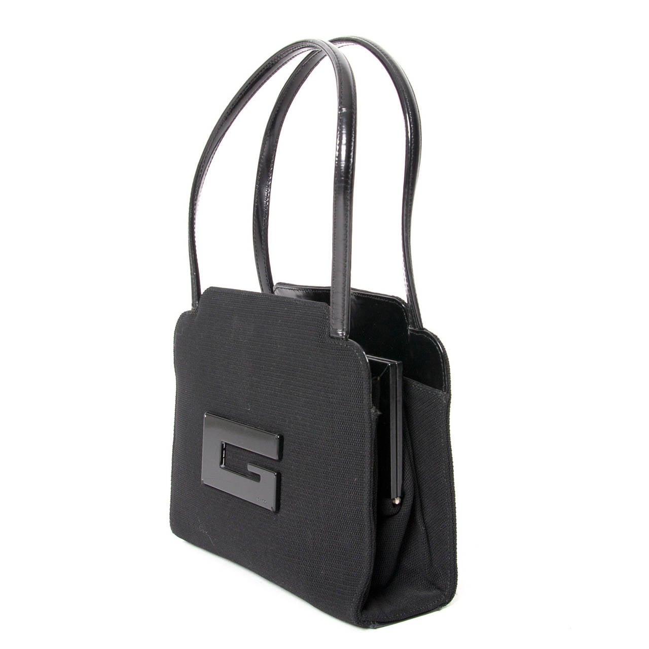 Gucci Black Vintage Canvas Handbag

This vintage black Gucci handbag is perfect to carry your essentials for a night out! 

The bag is made of black canvas and has leather handels. It has three compartmens, the middle compartment can be closed