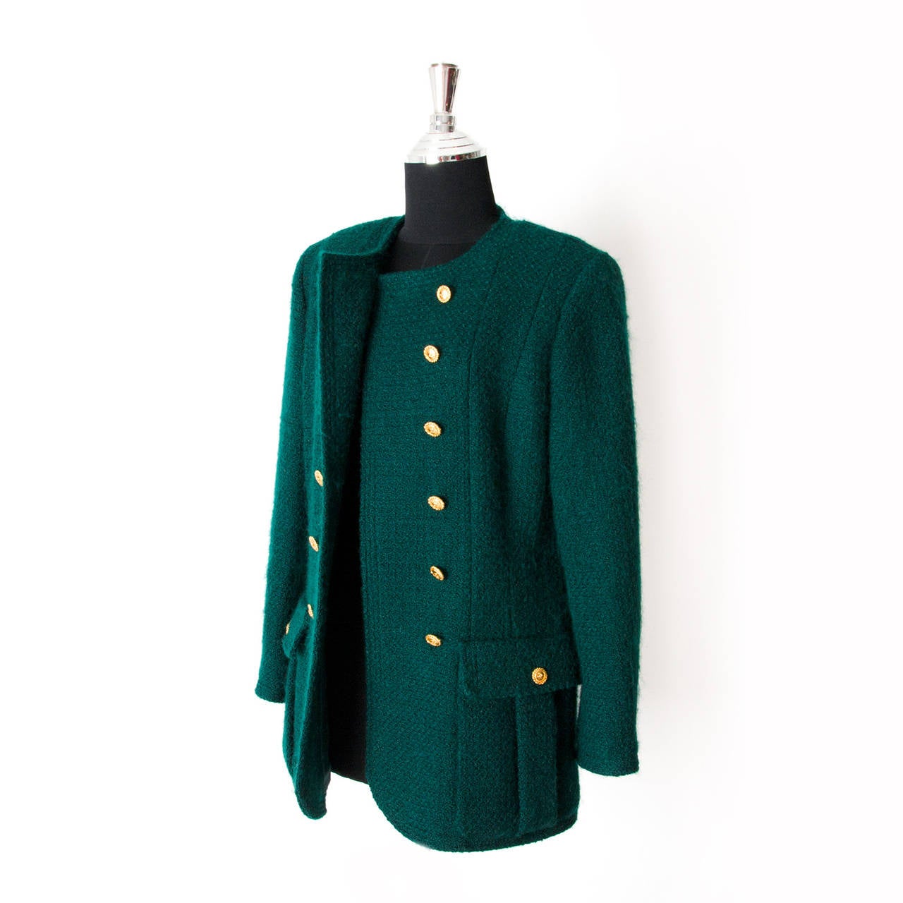 Chanel Double Breasted Green Jacket

This piece is a plus in any wardrobe.

This vibrant green tweed jacket with golden details makes this Chanel jacket a beautiful and unexpected choice, perfect for any occasion.

The jacket is fitted at the