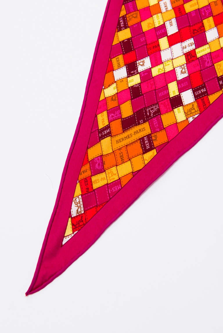 Hermès triangle scarf with pink, red, orange, white and yellow hues.

There is one mistake in the print, resulting in a small white spot. Hardly noticeable.

100% silk.

Comes with the original box.

105 cm x 65 cm x 65 cm