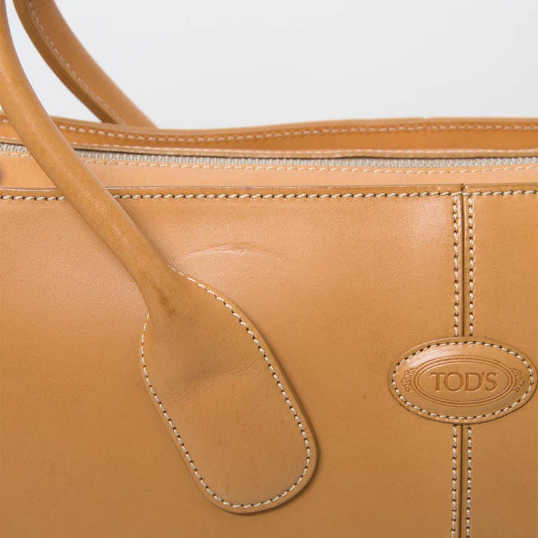 Women's Tod's Tan Leather Shoulder Bag