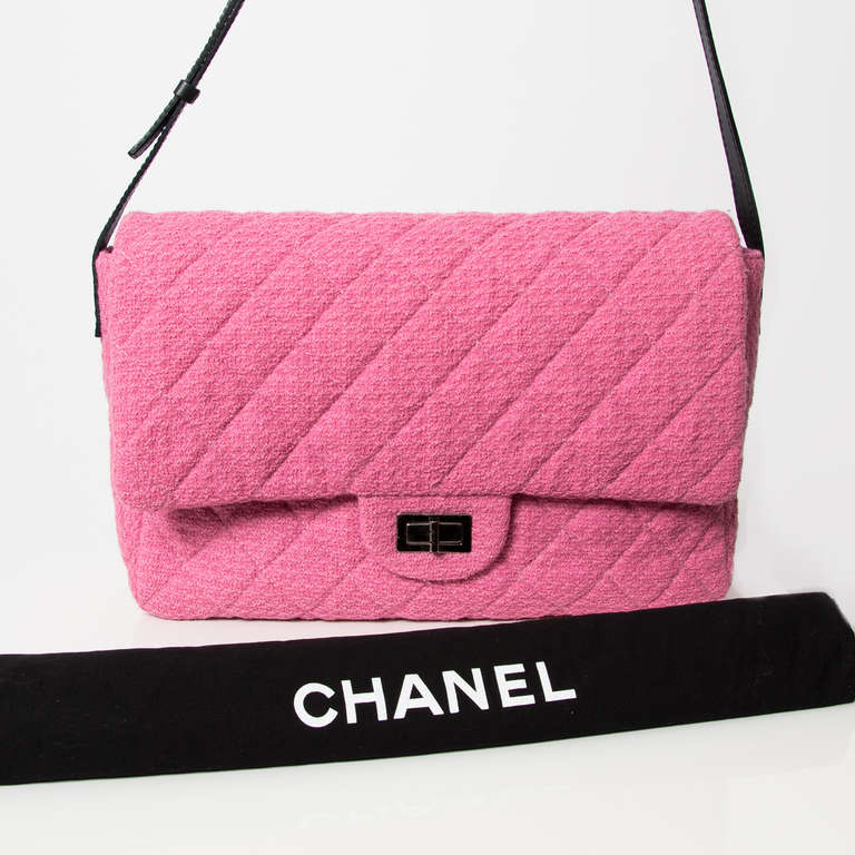 Women's Chanel Rare Reissue Pink Boucle Messenger Bag