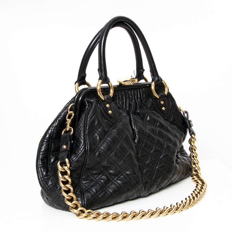 Originally from the Spring/Summer 2010 Collection, we present the Marc Jacobs Stam, as seen on many it-girls and celebrities like Hilary Duff and named after topmodel Jessica Stam.
Quilted leather, chain-link straps, and kiss-lock topper make the