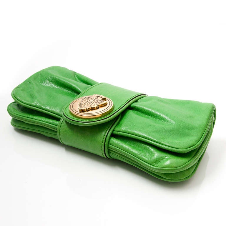 Gucci Hysteria Clutch Green In Excellent Condition In Antwerp, BE