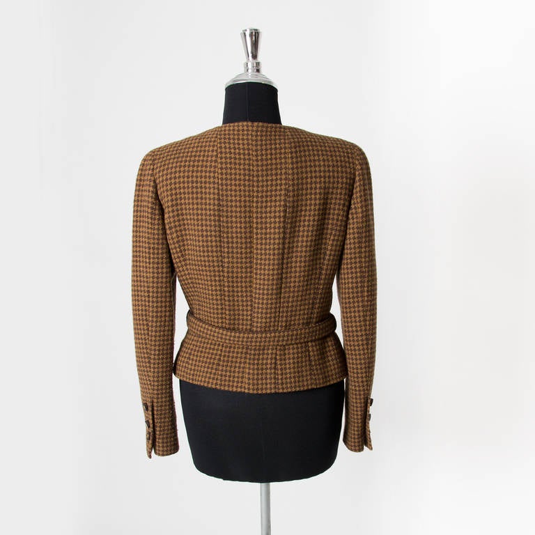 Chanel brown two-piece suit - jacket and skirt - with houndstooth pattern. 

Jacket:

Two pockets at the chest with 