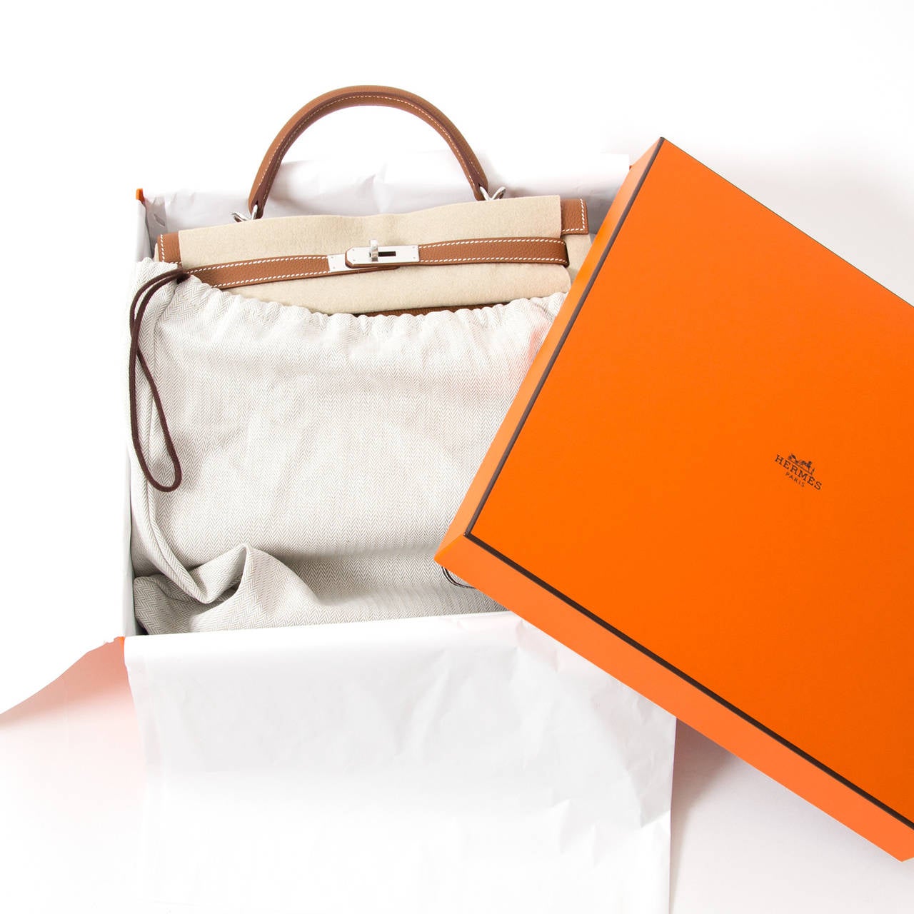 Hermès Kelly bag, freshly bought from the Hermès store, made in 2015.
Rainjacket, clochette cadenas and dustbag included. 
'Gold' color and Paladium hardware throughout. 
Togo calfskin, renowned for its supple yet structure giving quality.