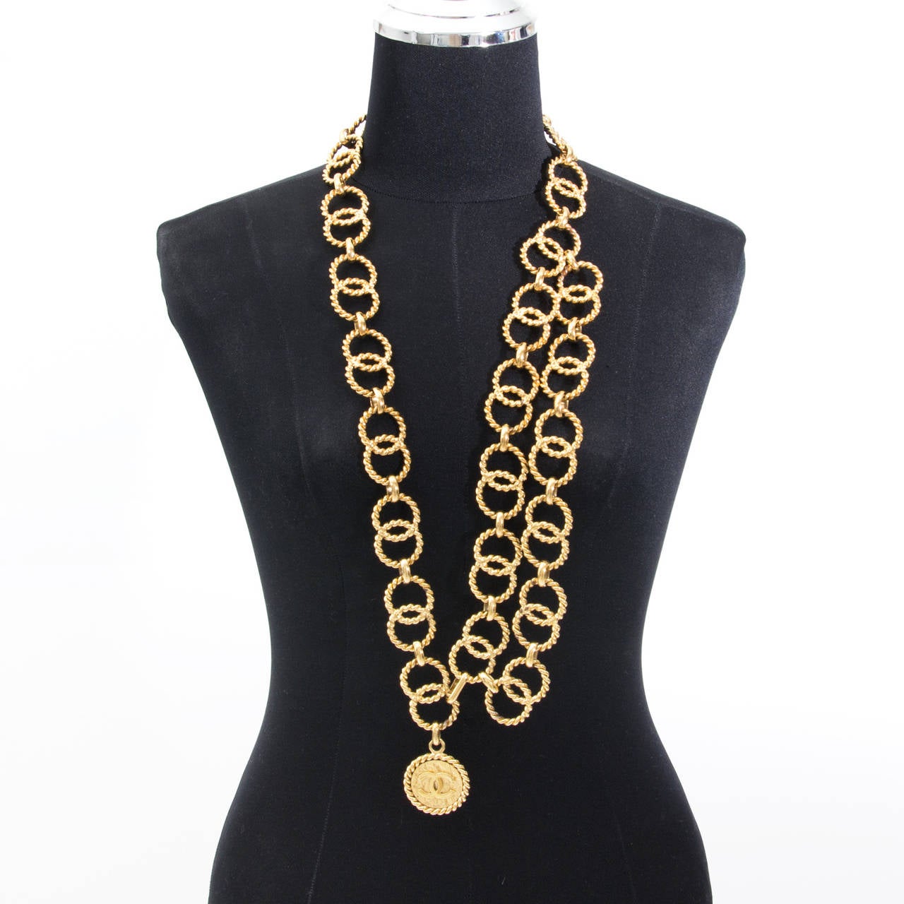 Chanel Gold Toned Chain Belt With CC Coin Charm In Good Condition In Antwerp, BE