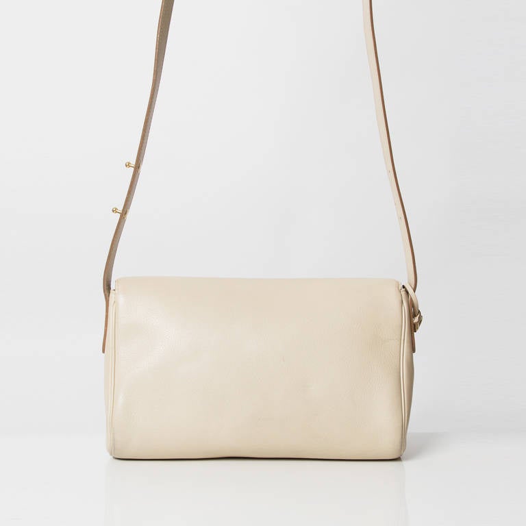 Delvaux Creme Shoulder Bag In Good Condition In Antwerp, BE