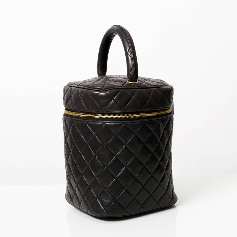 Chanel Vanity Cosmetic Black Quilted Bag In Excellent Condition In Antwerp, BE