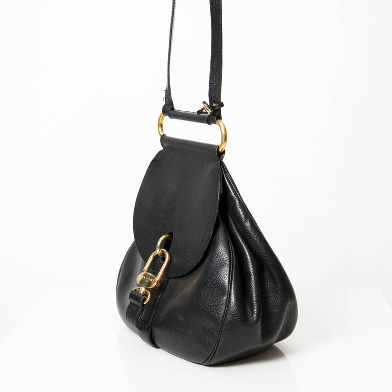 Delvaux black leather “Cerceau” shoulder bag. Adjustable shoulder strap. Gold tone hardware. Large clasp at the front. Includes the leather “D” hangtag. The interior features a pen holder, an open pocket and a clasp to hold keys.

Comes with the