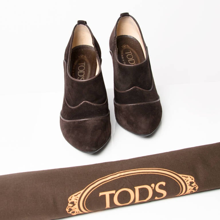 Black Tod's Dark Brown Suede Mule Heel