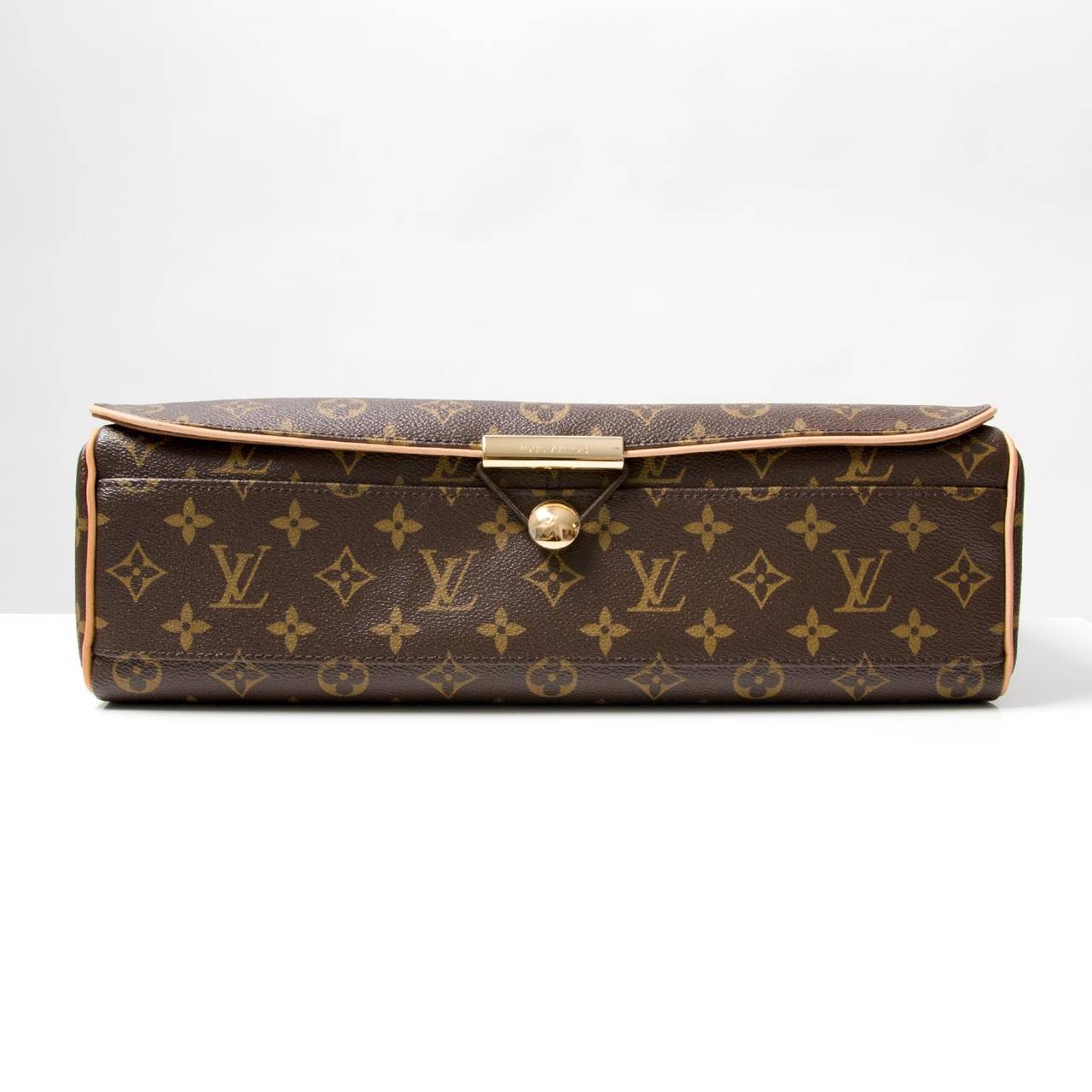 Louis Vuitton Valmy MM Messenger In New Condition In Antwerp, BE