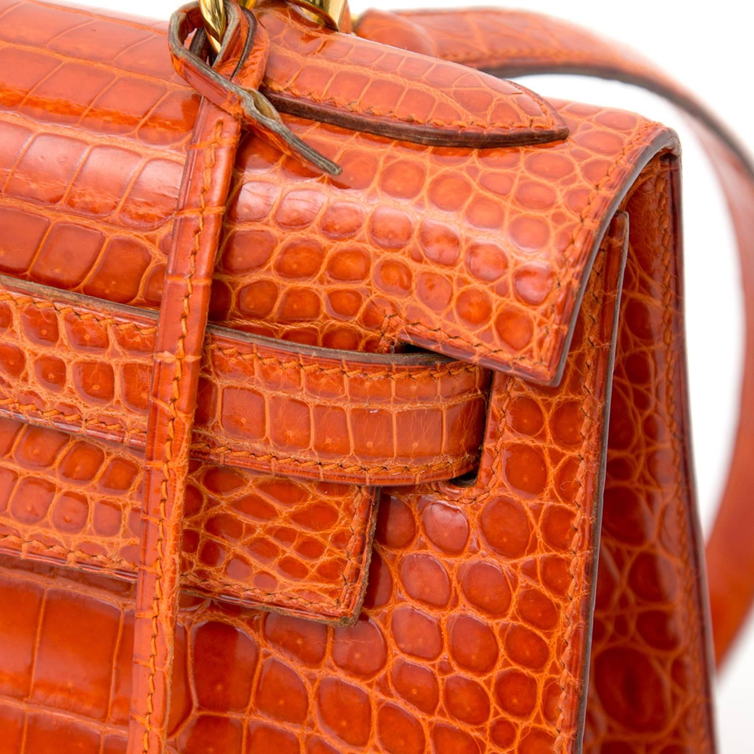 Hermès Kelly 28cm Rouge Agathe Crocodile Porosus GHW With Strap For Sale 1