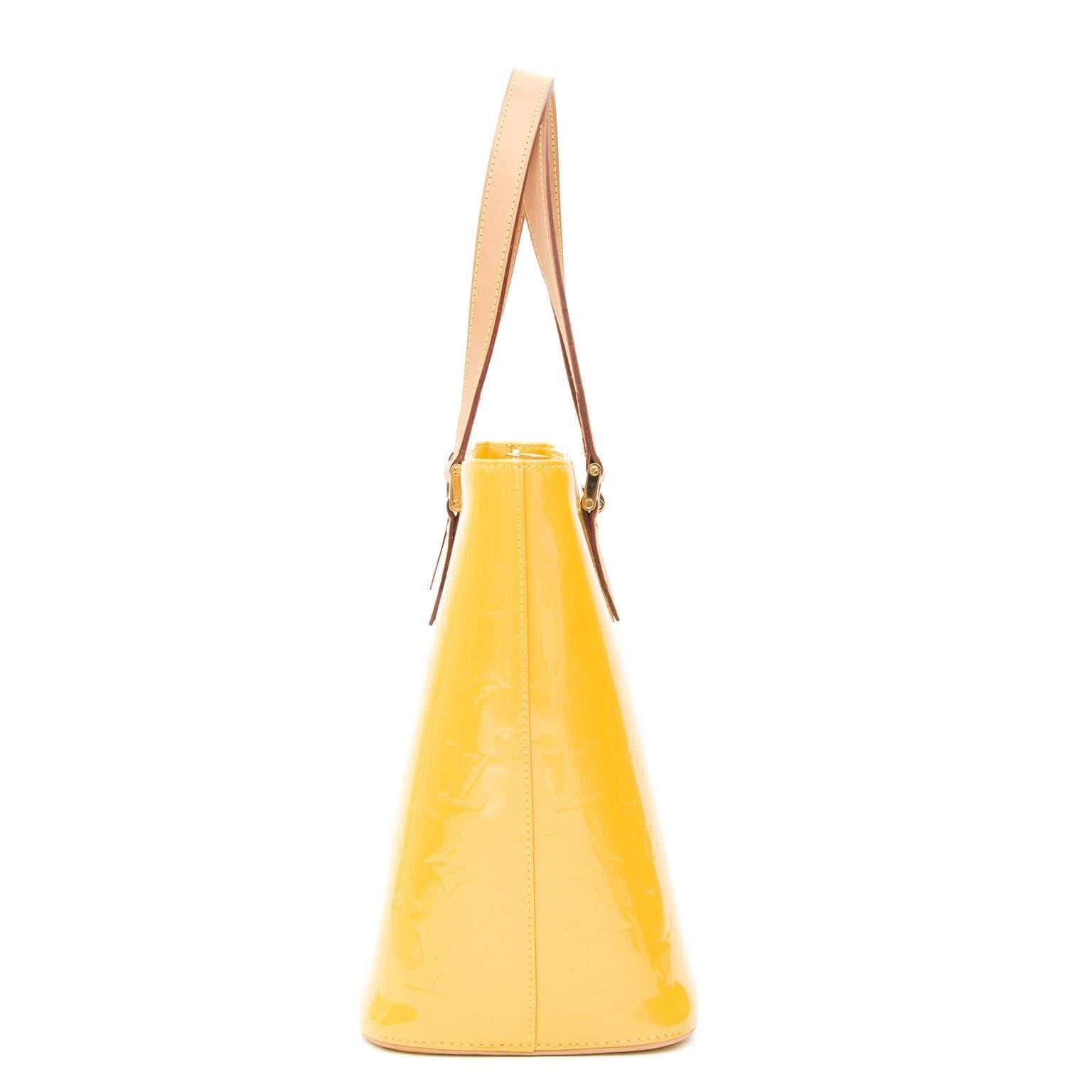Louis Vuitton Houston Yellow Monogram Vernis Tote

Give any outfit an updated look by adding this bright yellow Louis vuitton tote.

The Houston tote fits all your daily essentials. Patent leather 'vernis' finish with embossed