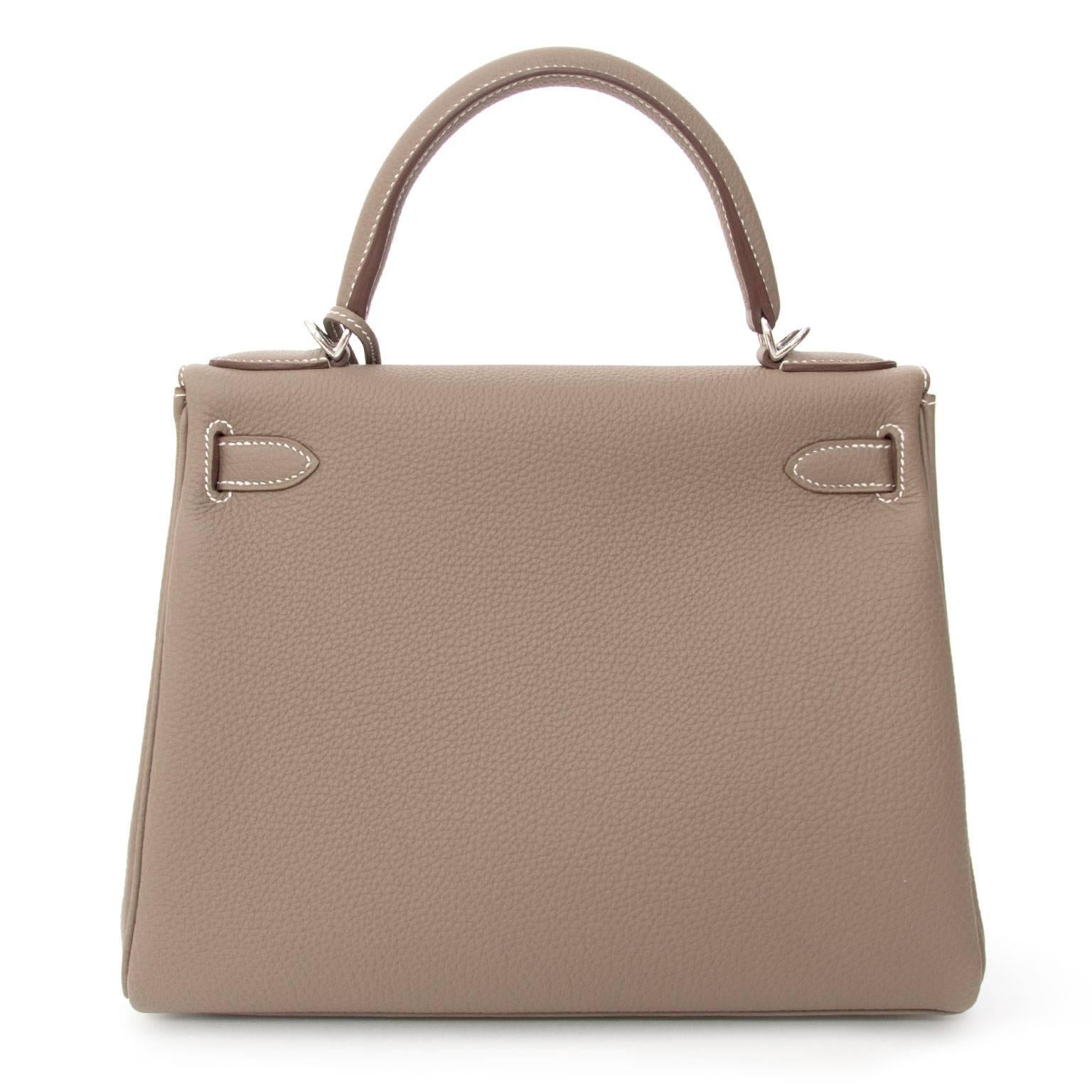 NEU Hermès Kelly 28 Etoupe PHW Togo im Zustand „Neu“ in Antwerp, BE