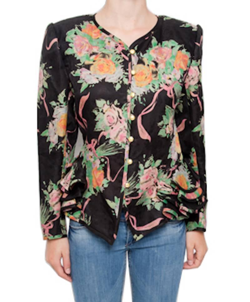 Ungaro is known for its remarkable colorful flower prints.
Although this elegant vintage jacket has more neutral colors, the typical flower print on the black linen is still very much present. 
The lightweight jacket is perfectly tailored around