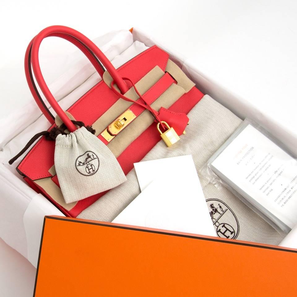Hermes Birkin 30 Rose Jaipur Epsom Brand new, recently storebought
The gold-tone hardware emphasizes the youtfull and feminine appearance of the 'Rose Jaipur' red pink Epsom leather body.
This compressed type of leather holds true to its shape in
