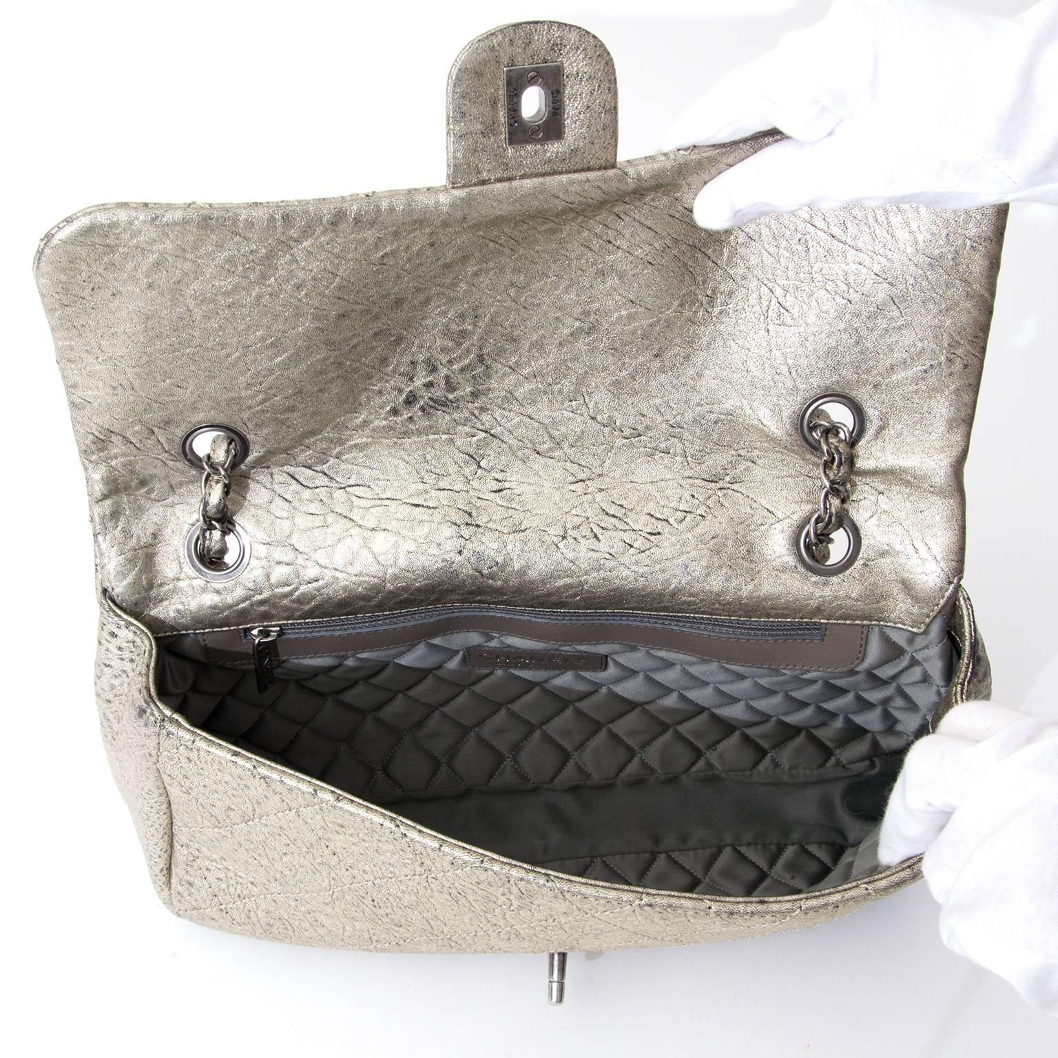 Rara borsa Chanel Classic Flap in argento invecchiato 2