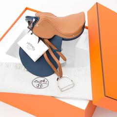 BRAND*NEW Hermès Steinkrauss Bicolor Mini Saddle Statue