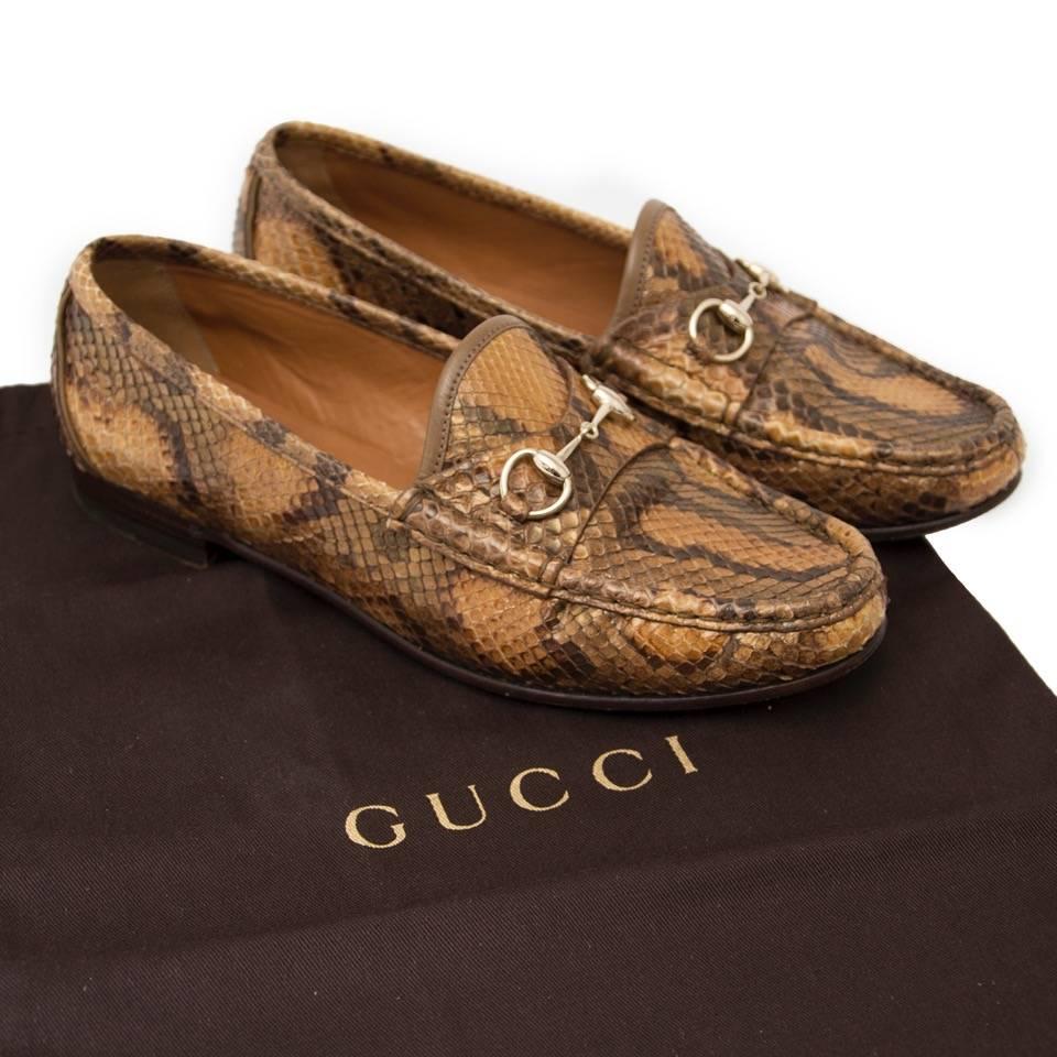 These loafers by Gucci in python leather are a true classic and a must for every Gucci lover. The python leather gives your outfit the right amount of edge. Shoes come with dustbag. New price 1395 euro. Fits rather large.
