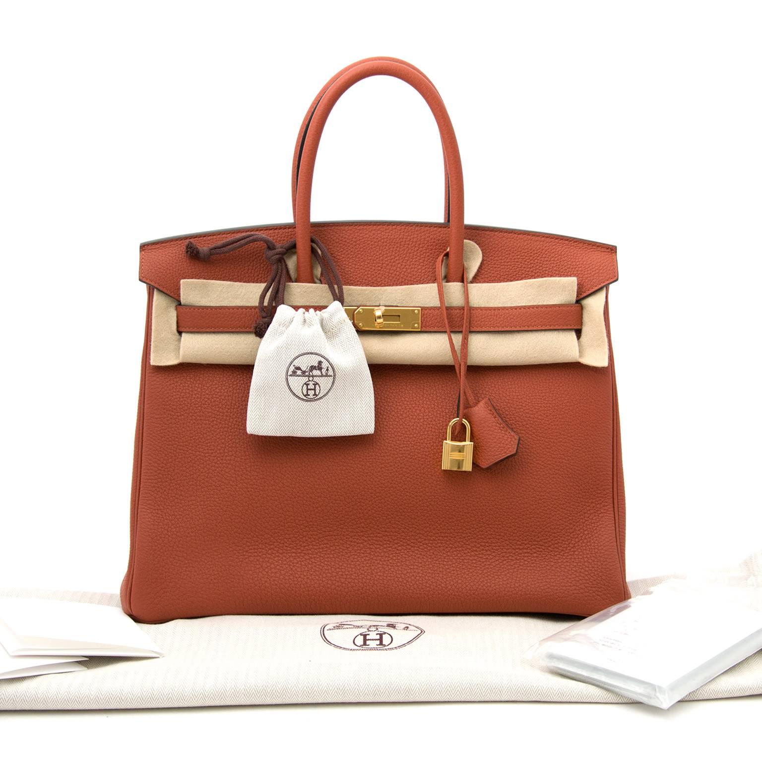 Brand New Hermès Birkin 35 Cuivre Togo GHW
Skip the waitinglist and get your brand new Birkin made out of premium Togo leather in the distinguished cuivre color.
The Togo leather is a high quality leather that keeps your bag in its timeless