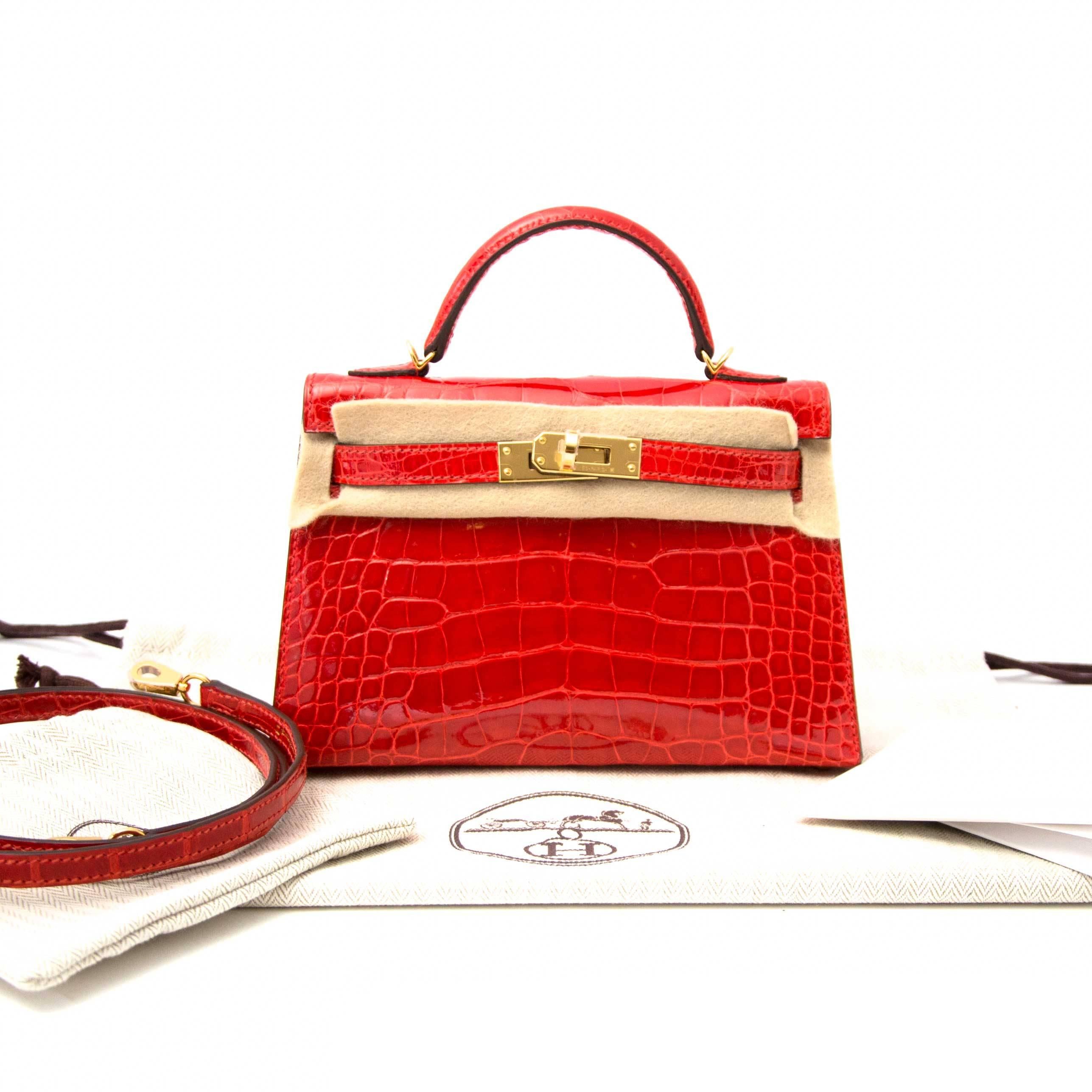 Never Used Hermes Kelly Mini Pochette Geranium Alligator Mississippiensis GHW In New Condition In Antwerp, BE