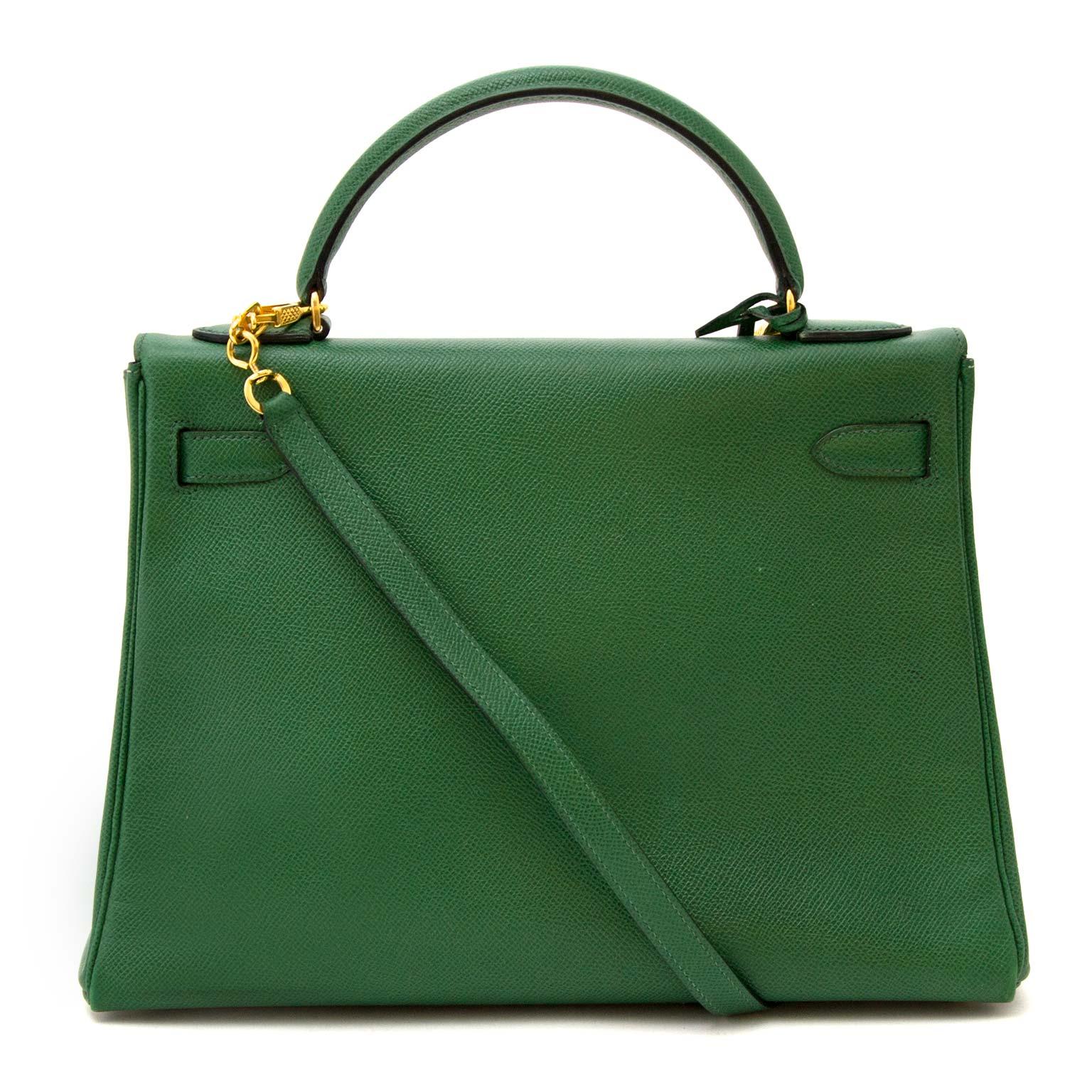 Very Good Vintage Condition

Hermes Kelly 32 Vert Bengal Courchevel Leather

Join the elite group of Hermes enthusiasts with this stunning 32cm Kelly handbag!
The bag is made of premium vert benegal courchevel leather and detailed with gold plated