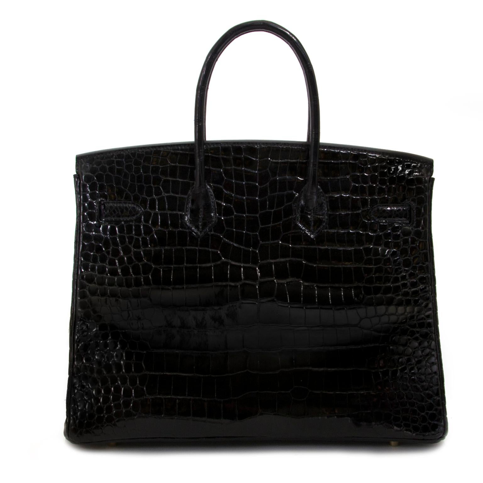 Hermès Birkin 35 Crocodile Porosus Black GHW
Get yourself the most exclusive crocodile bag in the world with this Hermès Birkin. As one of the rarest Hermès bags on the market, it holds a lot of value.
Hermès Birkin bag 35cm in black color and shiny