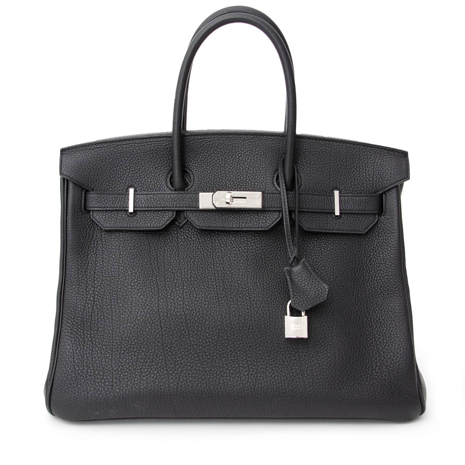 Superbe Hermès Black Birkin size 35 cm in Togo leather.
The Hermès Birkin bag has become a real statement piece in the fashion world with its recognizable design.

The neutral black color works for every season and every color palette. The
