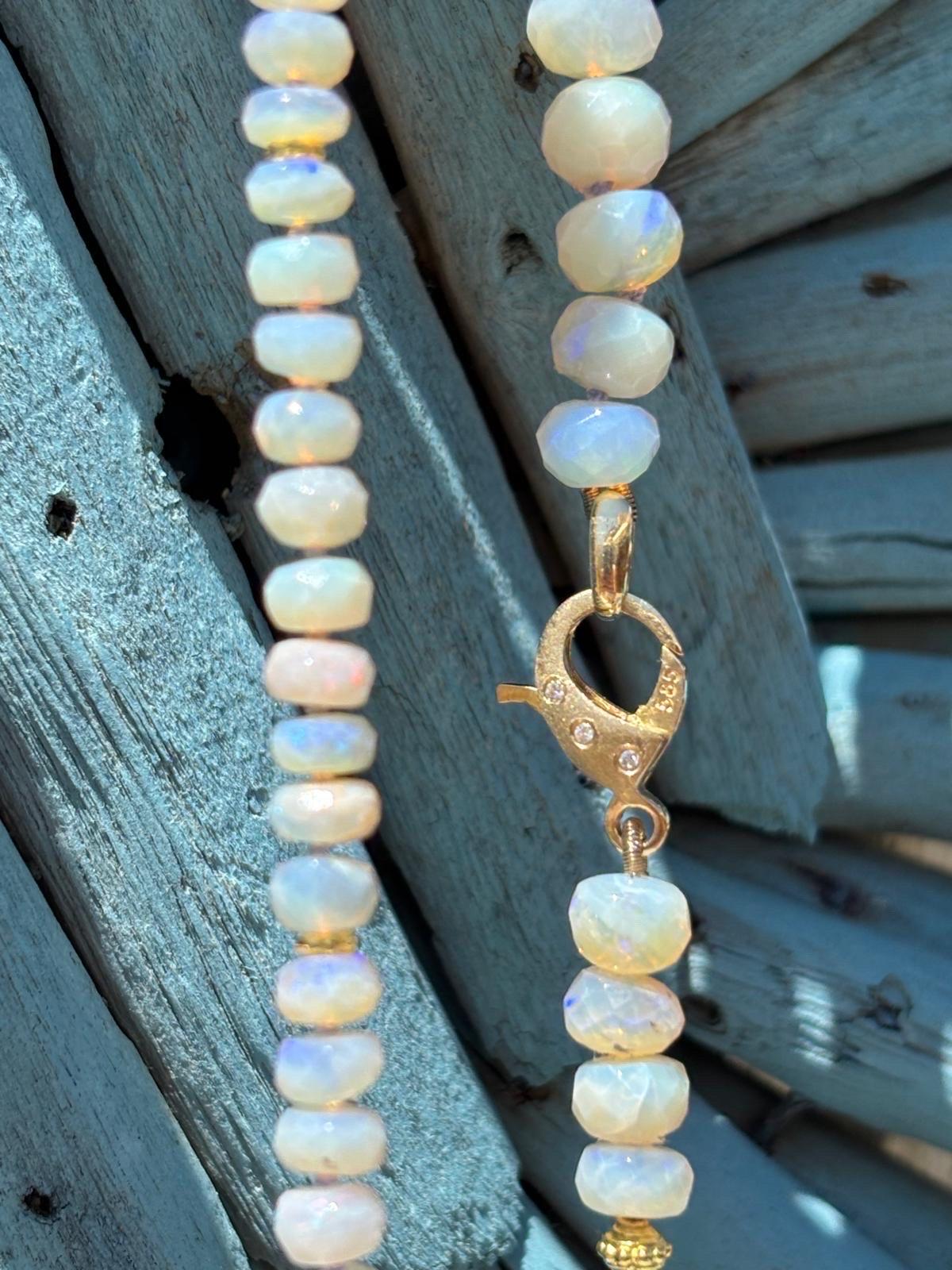 Collar de diamantes de oro de 14 quilates con ópalo australiano auténtico de Coober Pedy Moderno en venta
