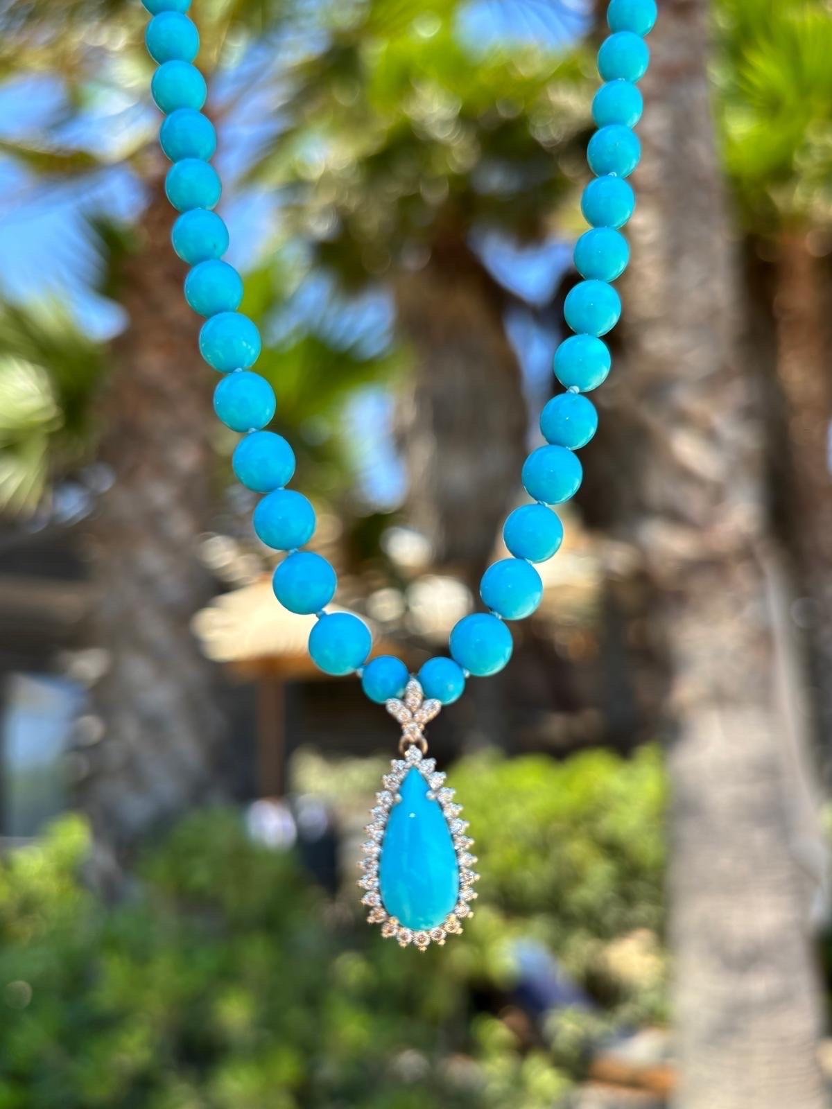 Una regale collana gigante lunga 19 pollici realizzata a mano con rarissimi e purissimi turchesi della Bella Addormentata non trattati e diamanti naturali scintillanti. Questa collana è caratterizzata da pregiati turchesi Robinson Egg Blue