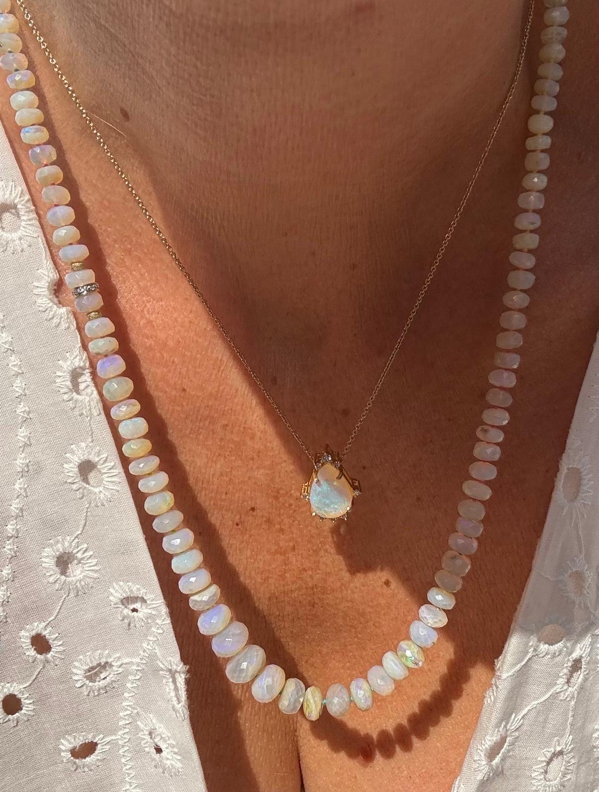 Graduated Australian Lightning Ridge Opal 18K Gold Diamond Necklace In New Condition For Sale In GOES, NL