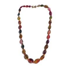Collar de oro amarillo con cuentas de zafiro rosa auténtico y bioturmalina