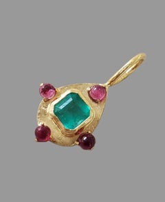 Zambian Emerald and Spinel 18K Yellow Gold Pendant