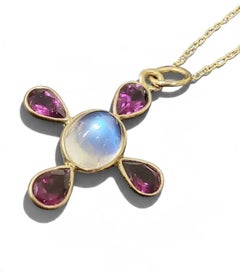 Rainbow Moonstone Yellow Gold Pendant