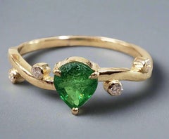 Vibrant Tsavorite & Diamond Yellow Gold Ring