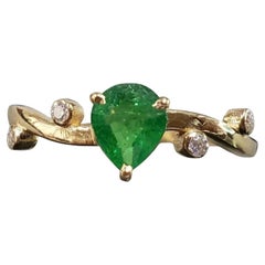 Vibrant Tsavorite & Diamond Yellow Gold Ring