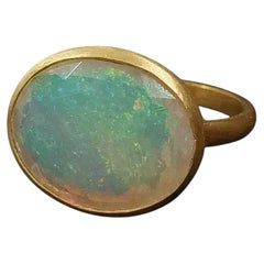 Bague cocktail empilable en or jaune 18 carats avec opale géante