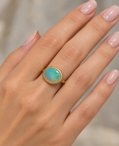 Bague cocktail empilable en or jaune 18 carats avec opale géante