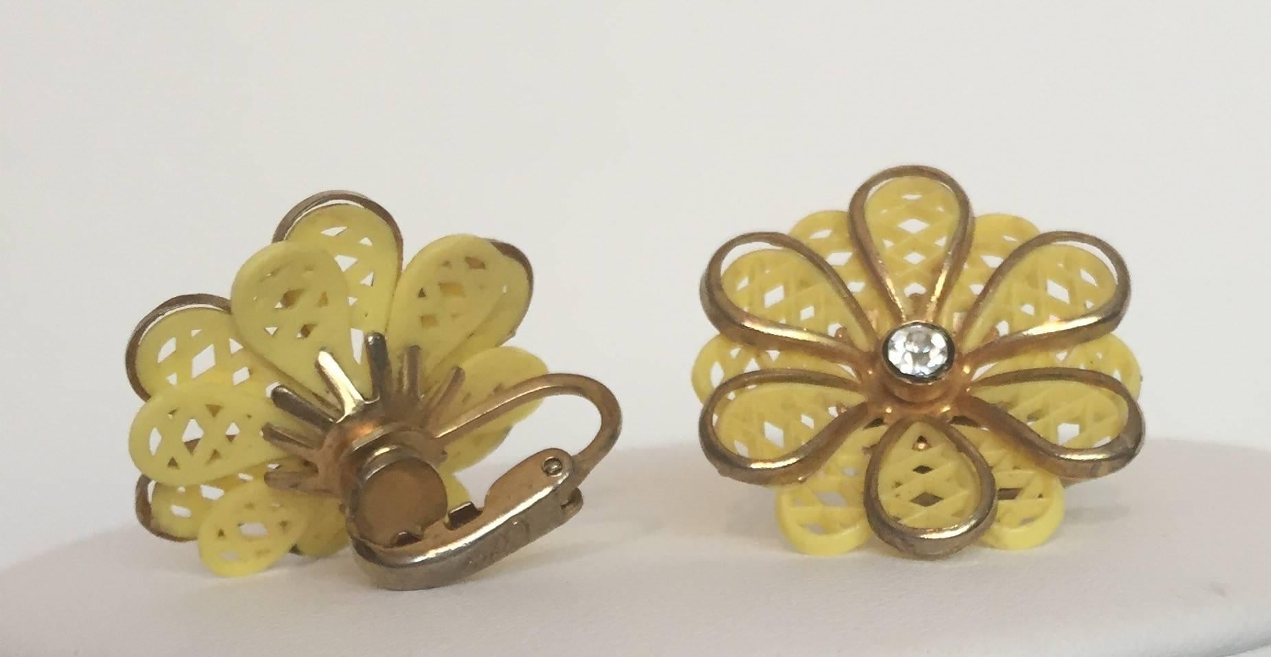 Vintage Coro Craft Yellow Daisy Screw Style Earrings 