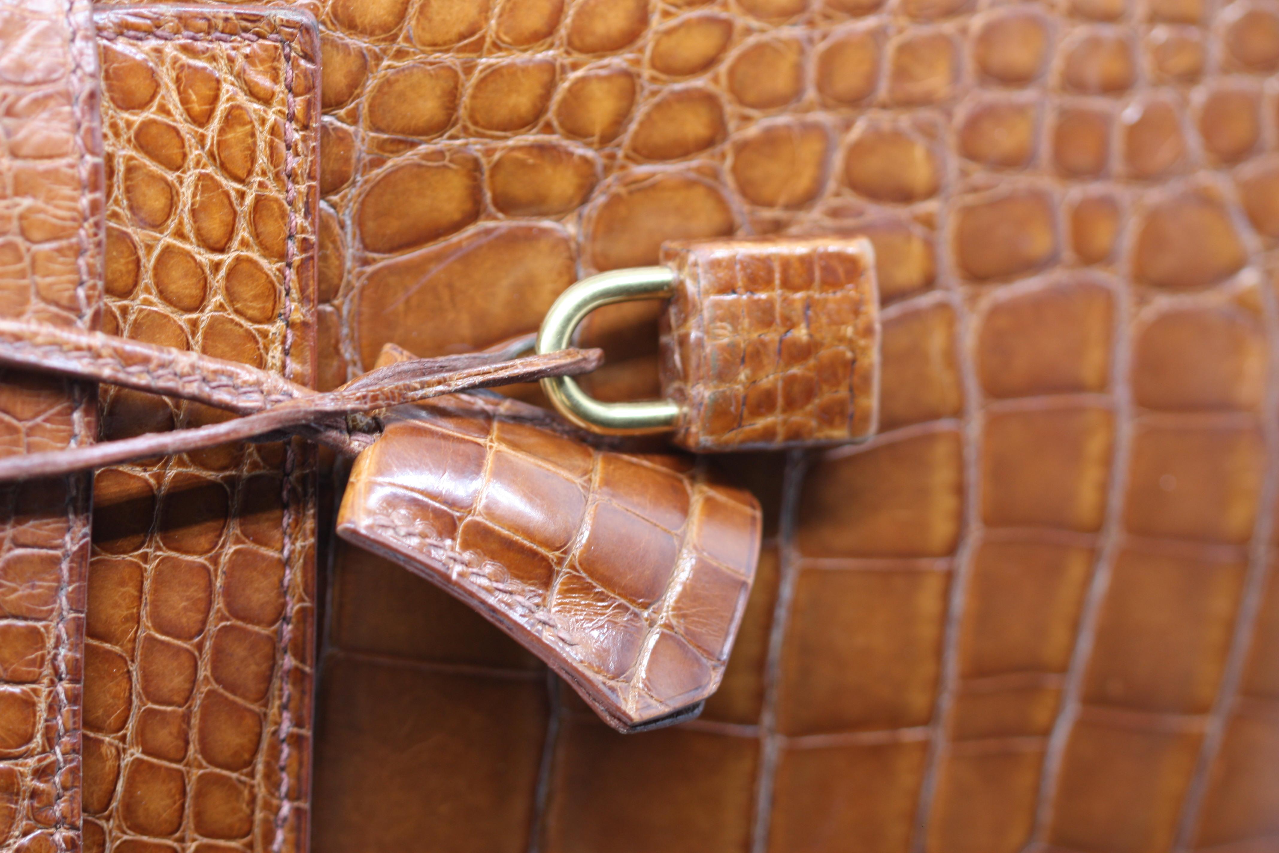 Hermès Kelly Aligátor Poroso Encerado Miele Mate con Herrajes de Oro Pulido en venta 1