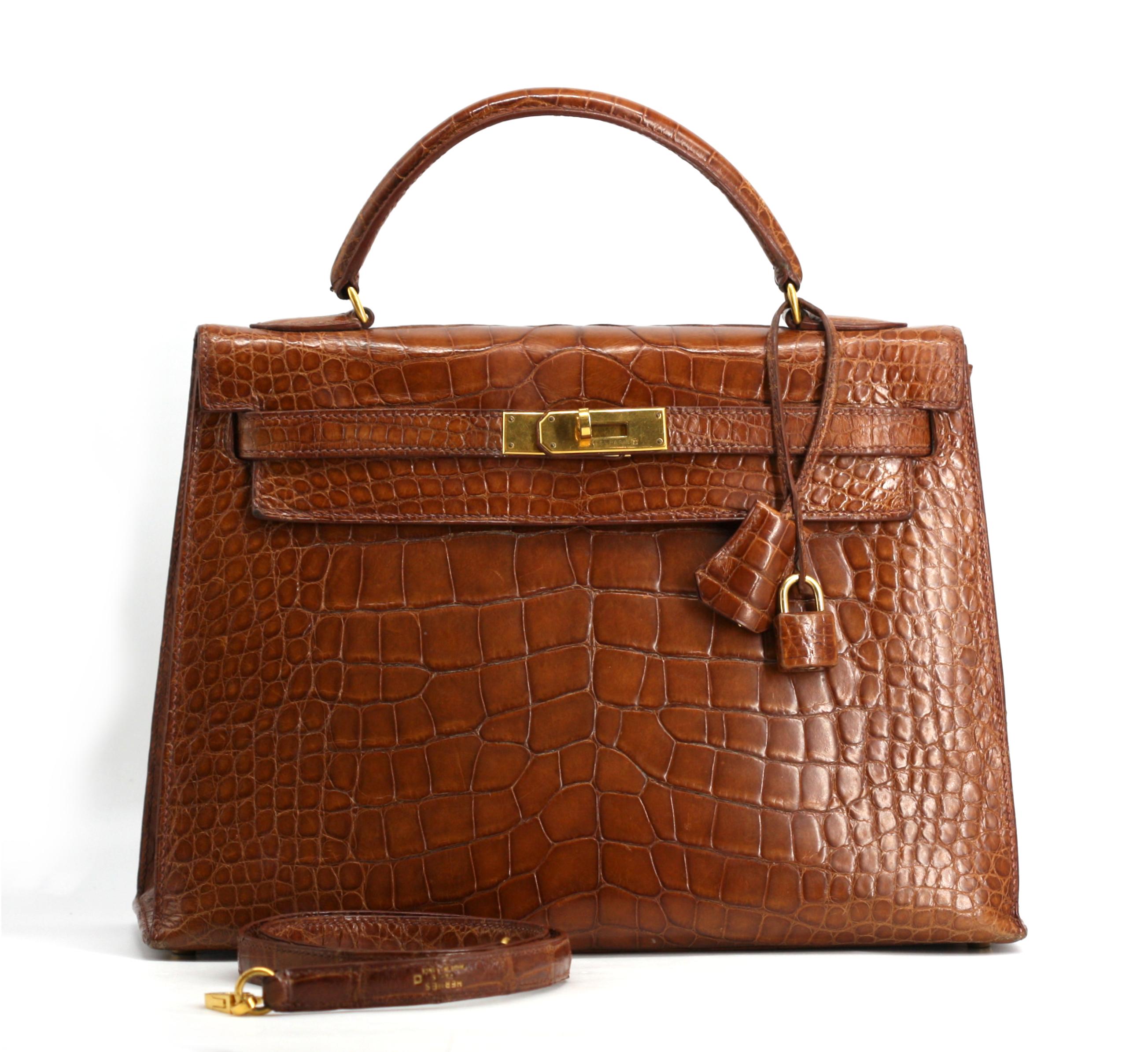 Hermès Kelly Aligátor Poroso Encerado Miele Mate con Herrajes de Oro Pulido en venta 6