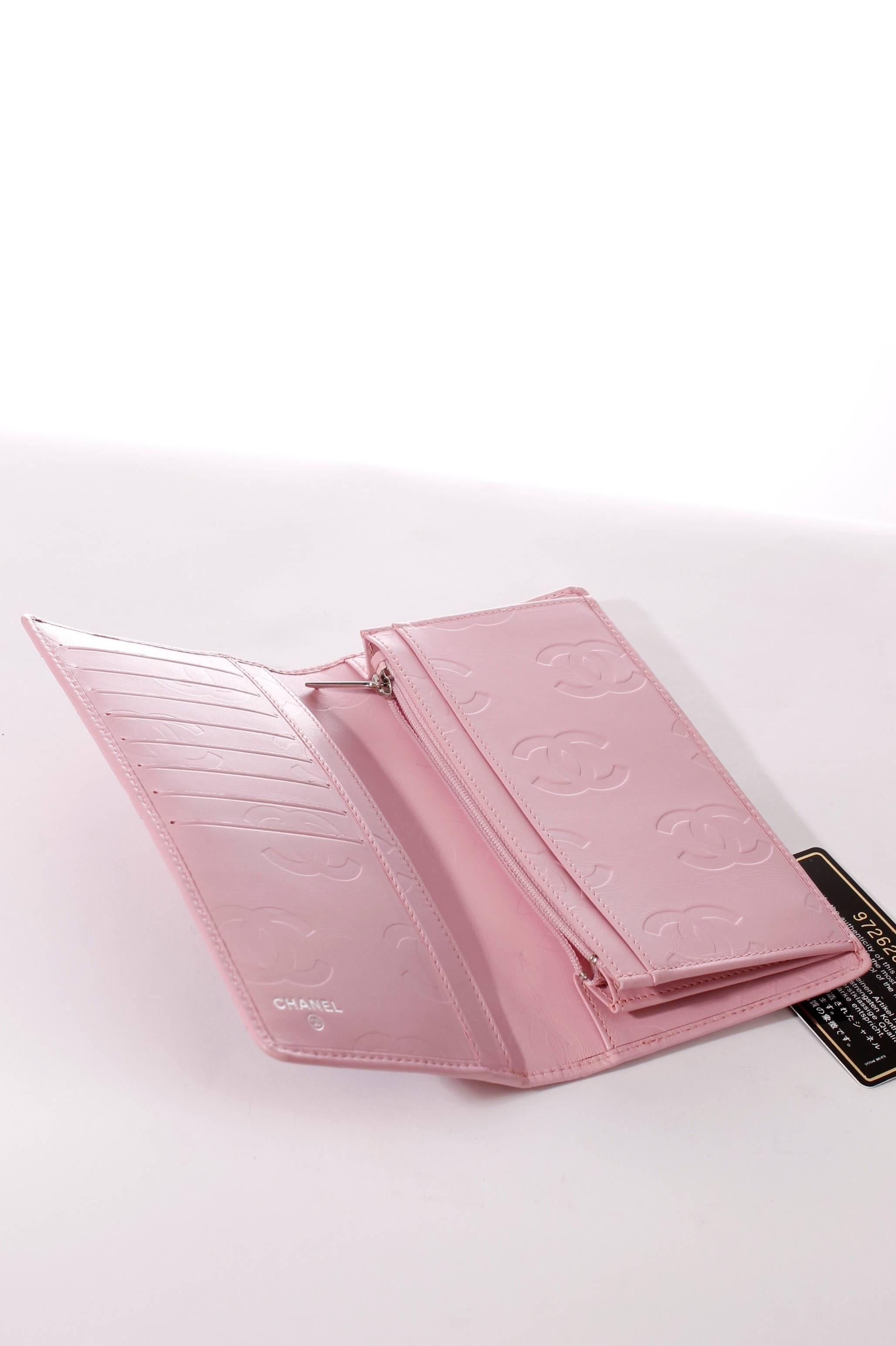 Women's Chanel Ligne Cambon Vertical Wallet - pink/black leather
