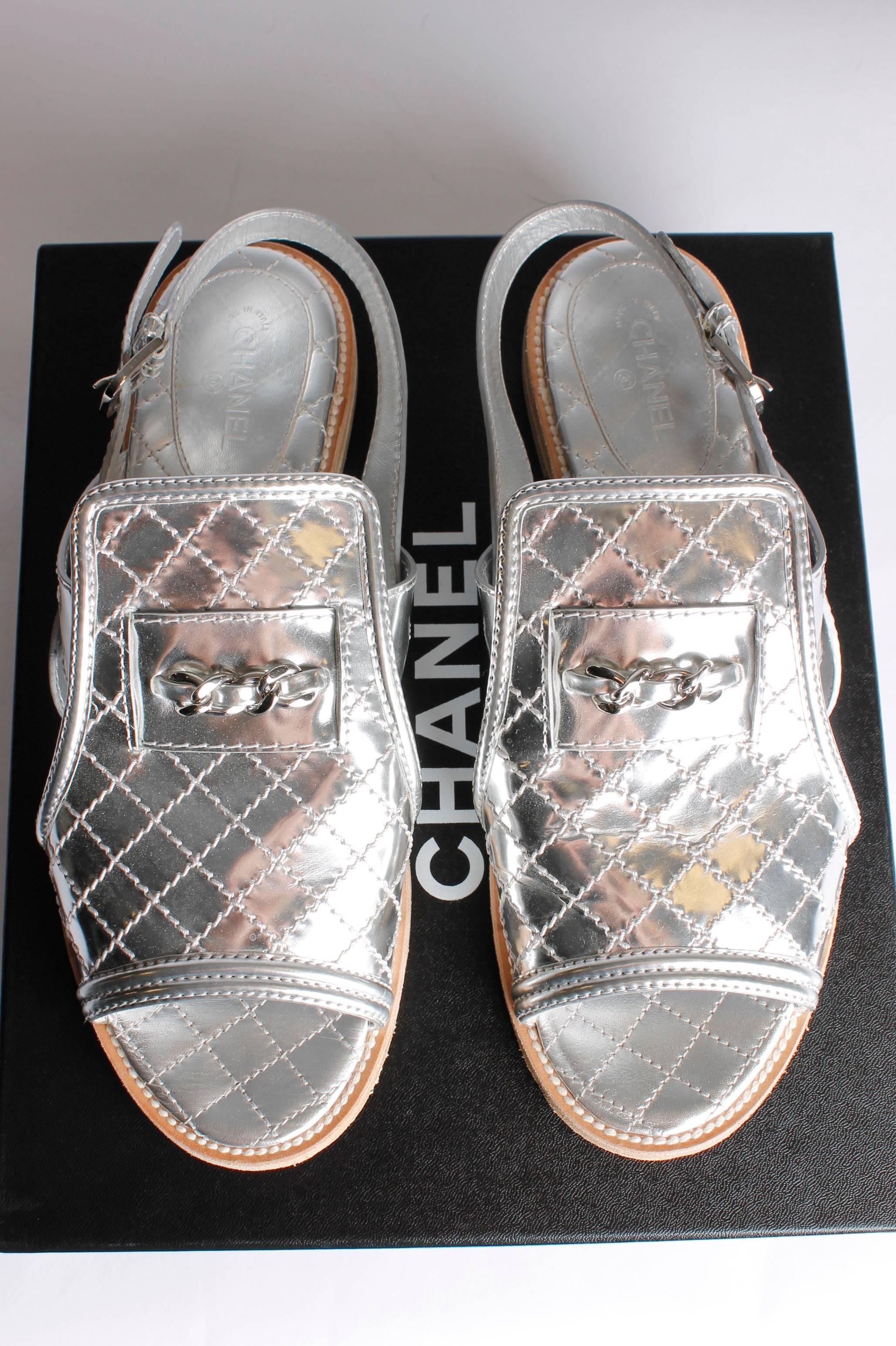 Chanel Sandals Quilted Leather - silver In Excellent Condition In Baarn, NL